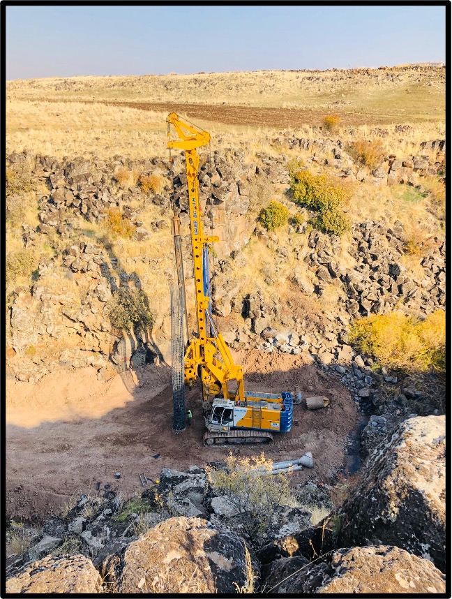 BG 34 H – Delgi sonrasında donatı demiri indiriyor.